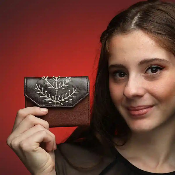 Hand weaved cardholder main image 1