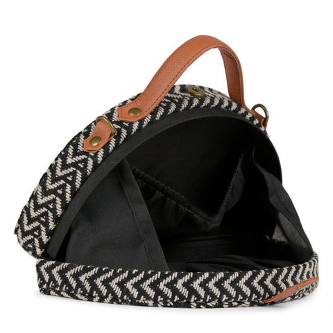 buy online hand crafted bags, hand crafted traveling bags, b&w hand crafted clutch bags
